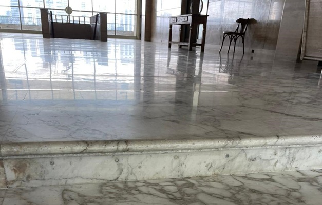 Relembre como foi feito o restauro dos pisos de mármore Jockey Club de SP