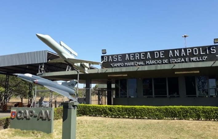 Representantes do governo federal vistoriam Base Aérea de Anápolis