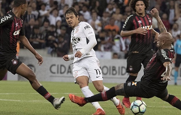Reservas fazem a diferença e Corinthians derrota o Atlético-PR em Curitiba