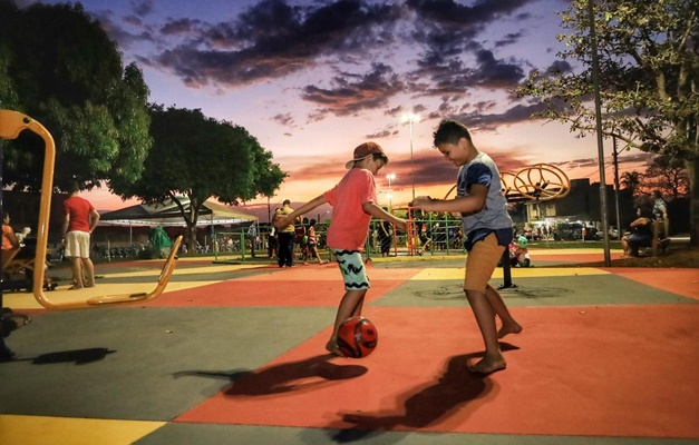 Residencial Antônio Barbosa ganha praça com academia, playground e pet place
