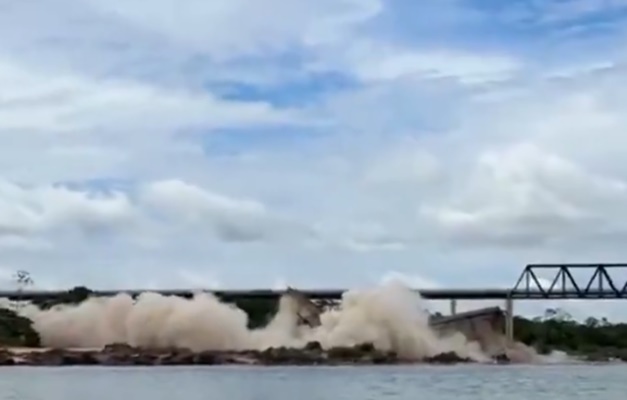 Resto da ponte que desabou entre Maranhão e Tocantins é implodida