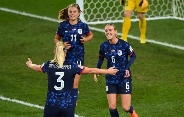Resumo da Copa: Holanda e Inglaterra goleiam, Dinamarca se classifica e EUA evitam vexame