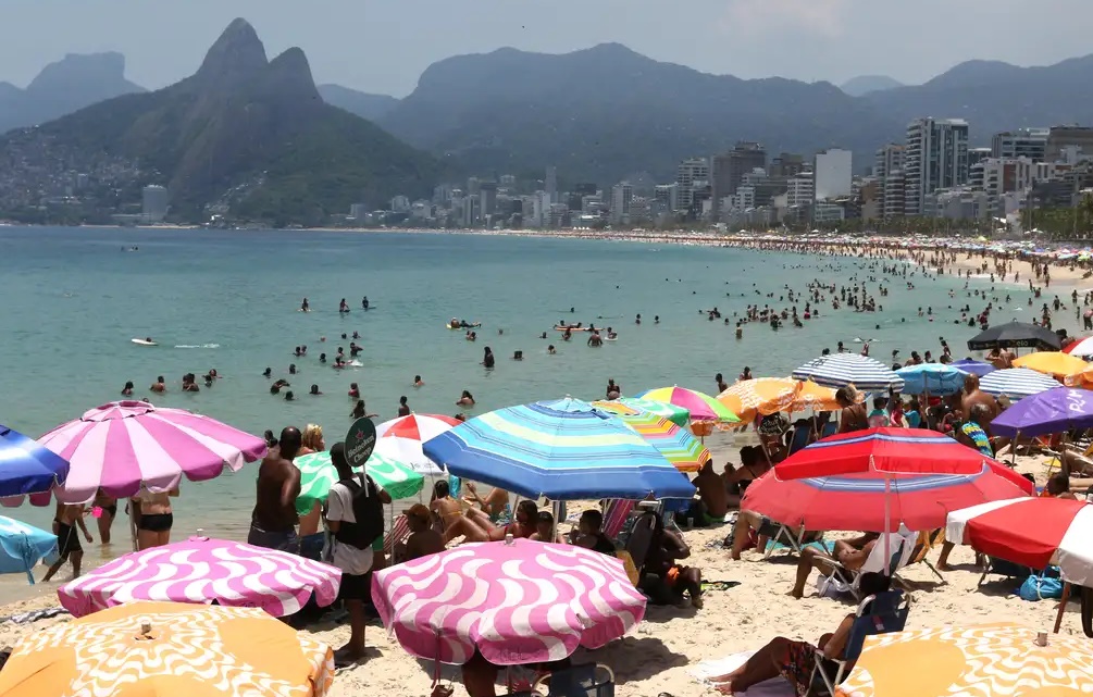 Rio de Janeiro tem sensação térmica de mais de 52 graus às 8h da manhã