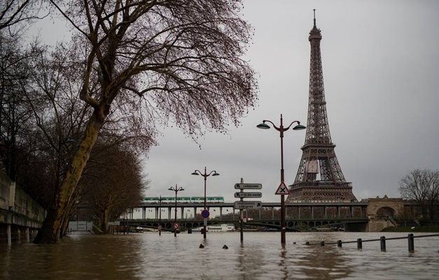 Rio Sena, em Paris, pode chegar a seu nível mais elevado desde 1910
