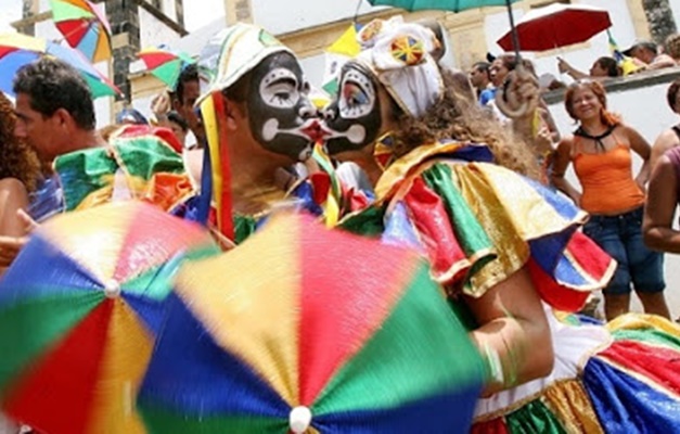 Risco de doenças bucais podem aumentar durante o carnaval, alerta dentista 