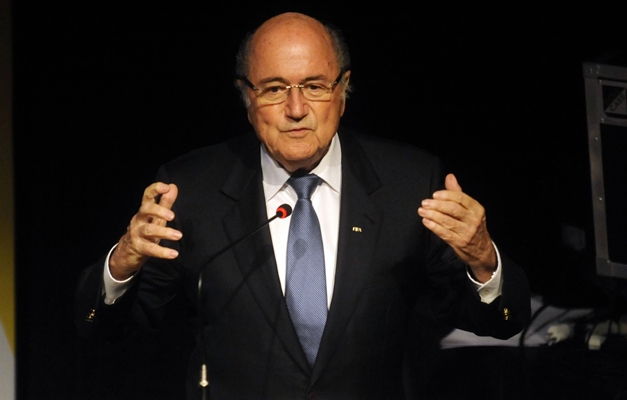 Rival desiste e Joseph Blatter é reeleito presidente da Fifa