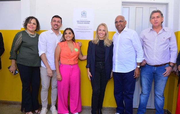 Rogério Cruz entrega revitalização da Escola Municipal Paulo Freire