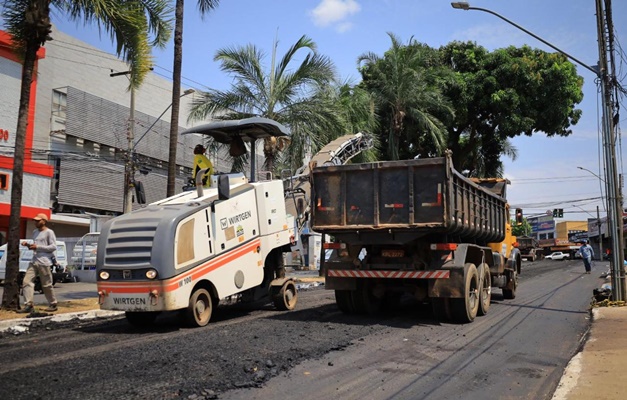 Rogério Cruz visita obras de drenagem, pavimentação e reconstrução asfáltica