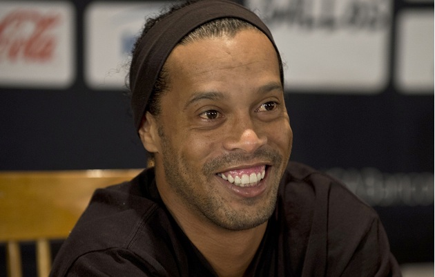 Ronaldinho anuncia que deve se despedir do futebol em um ano
