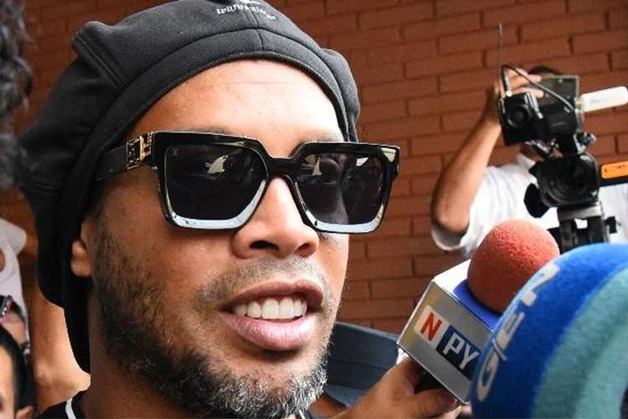 Ronaldinho Gaúcho mantém patrocínios e seguidores nas redes sociais após prisão