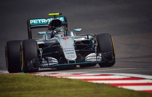 Rosberg começa fim de semana na frente e lidera primeiro treino livre na Rússia