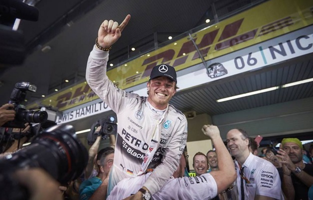 Rosberg comemora fim de ano perfeito; Hamilton promete voltar mais forte em 2016