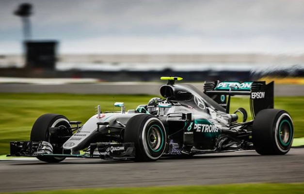 Rosberg se impõe em casa e supera Hamilton no 1º treino em Hockenheim