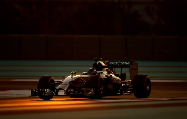 Rosberg supera Hamilton e é o pole do GP de Abu Dabi