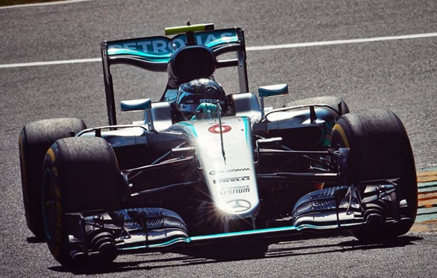 Rosberg vence e Hamilton mantém liderança com 3º lugar no GP da Bélgica