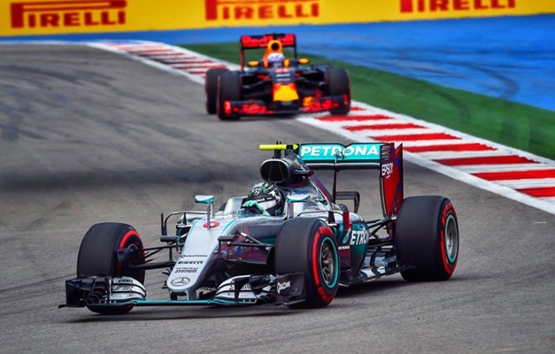 Rosberg vence fácil na Rússia e alcança marca histórica com 7ª vitória seguida