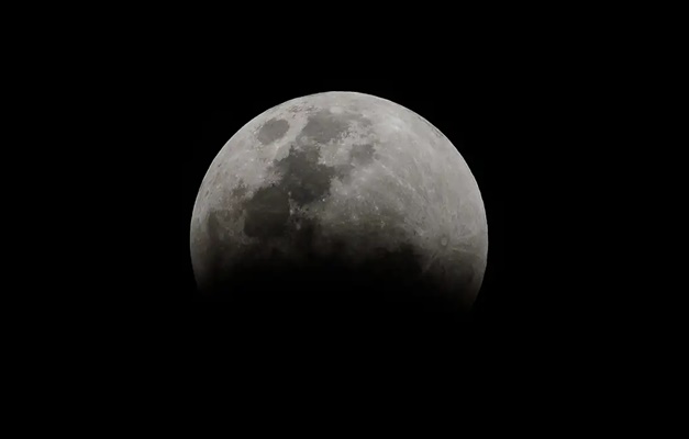 Saiba como acompanhar o eclipse da lua desta segunda-feira (25/3)