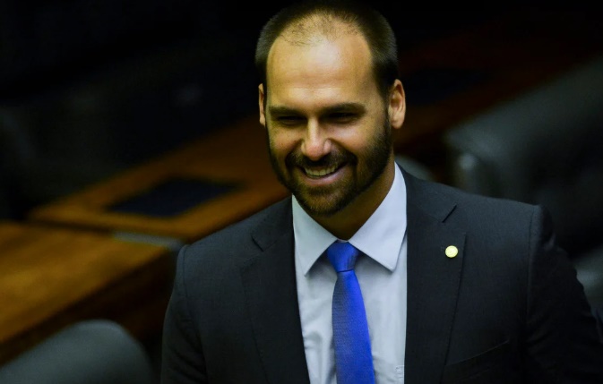 Saiba o que ocorre quando um deputado se licencia do mandato