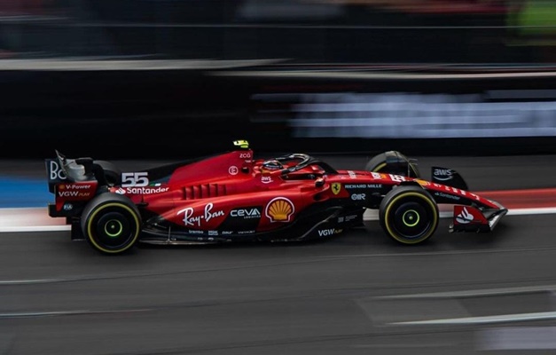 Sainz lidera e Ferrari se destaca no 1º treino do GP de São Paulo