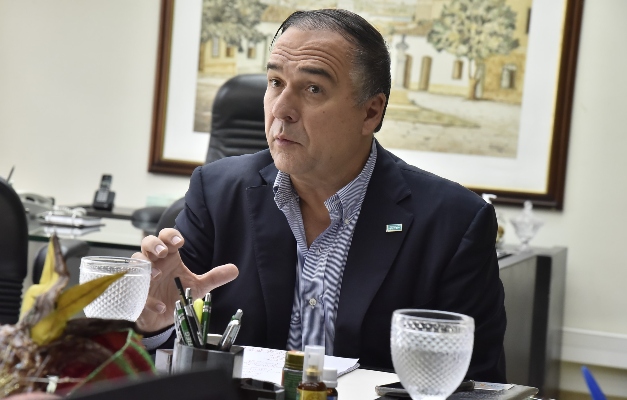 Sandro Mabel diz que governo de Goiás erra ao aceitar quarentena em Anápolis