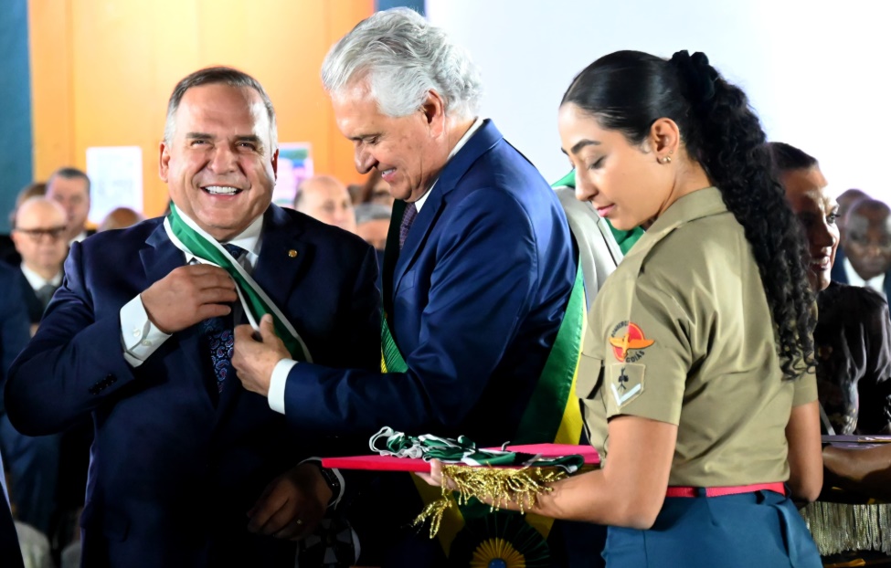 Sandro Mabel recebe Comenda da Ordem do Mérito Anhanguera na cidade de Goiás