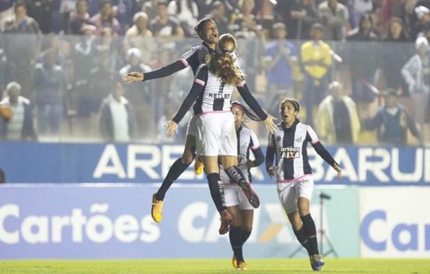 Santos derrota Corinthians por 1 a 0 e conquista o Brasileiro Feminino