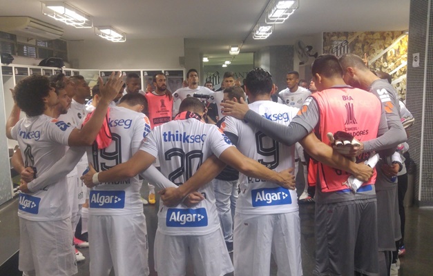 Santos goleia Sporting Cristal por 4 a 0 e garante ponta de grupo na Libertadores