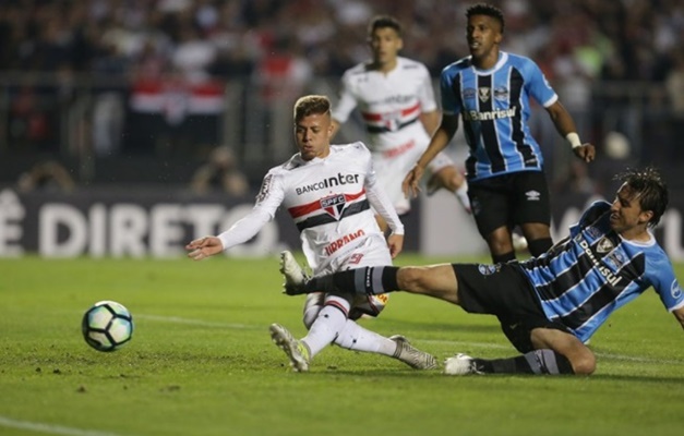 São Paulo empata com Grêmio, segue na zona de rebaixamento e ajuda o Corinthians