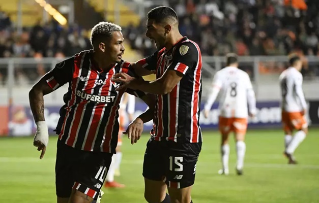 São Paulo exibe confiança, vira sobre o Cobresal e avança às oitavas da Libertadores