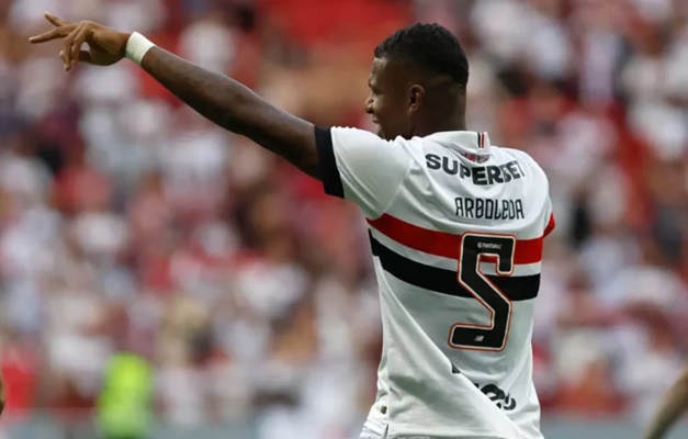 São Paulo vence e mostra que Corinthians terá que abrir mão das copas contra o rebaixamento