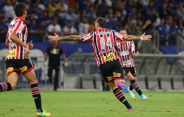 São Paulo vence no Mineirão, mas Cruzeiro avança na Copa do Brasil