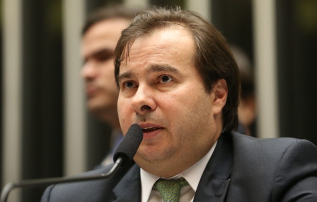 Se não votar até fevereiro, reforma fica para próximo presidente, diz Maia