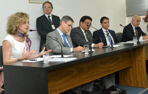 Sefaz-GO e Segplan apresentam projeto de revisão da LDO 2015 na Assembleia