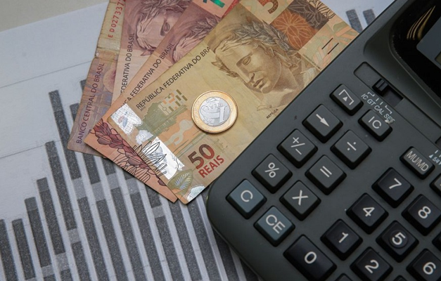 Seis em cada 10 dívidas vencidas dos goianos são para bancos, aponta FCDL-GO