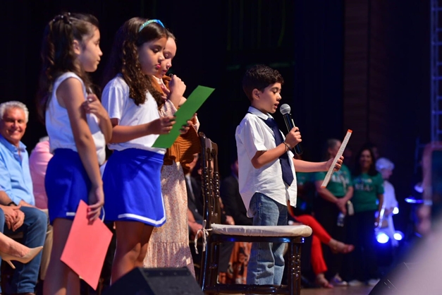 Seis escolas municipais de Goiânia recebem prêmio do “Projeto Leia”