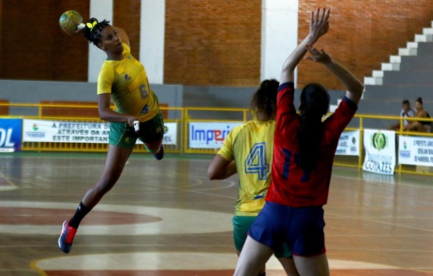 Seleção brasileira de handebol vence amistoso contra Força Atlética