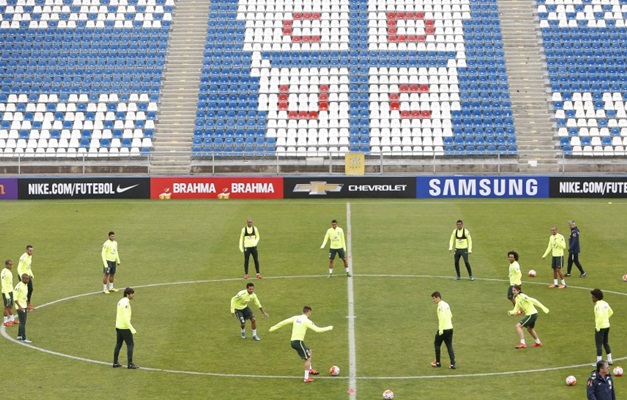 Seleção faz treino fechado em Santiago e Dunga não dá pistas sobre time titular