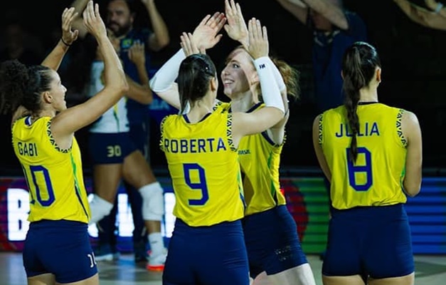 Seleção feminina vira sobre a França e avança às oitavas no Mundial de vôlei