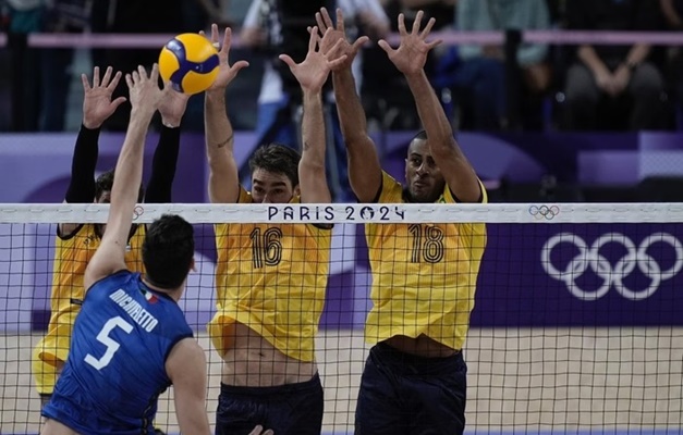 Seleção masculina de vôlei perde da Itália em estreia na Olimpíada de Paris-2024