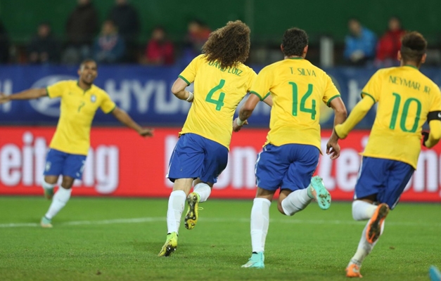 Seleção só deve voltar a jogar no Brasil um ano após vexame da Copa