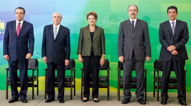 Sem presença de Cunha e Renan, Dilma empossa Henrique Alves no Turismo