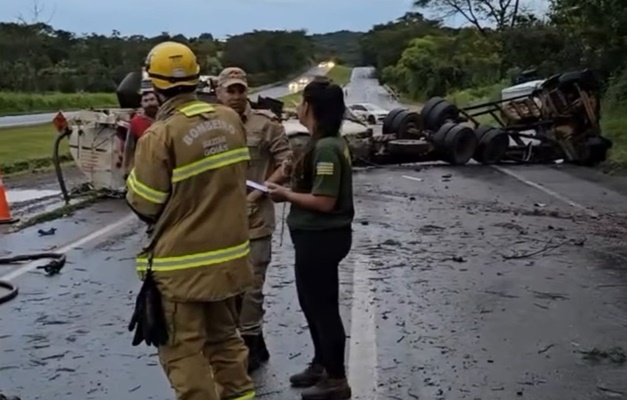 Semad apura tombamento de caminhão com combustível na BR-153