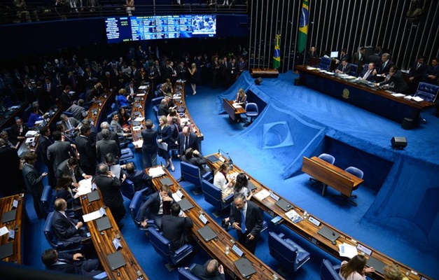 Senado aprova indicação de Luiz Edson Fachin para o STF