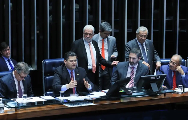 Senado aprova PEC que inclui guarda municipal na segurança pública
