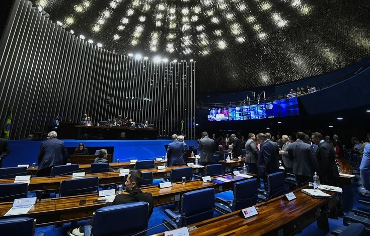 Senado aprova projeto que enquadra misoginia como crime de discriminação
