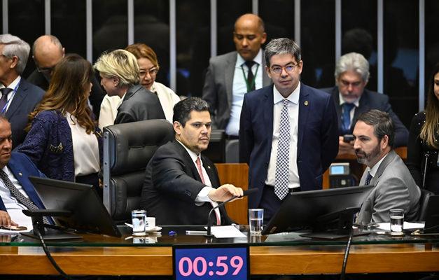 Senado aprova proposta que suspende aumento de IOF