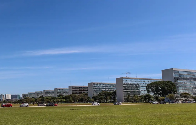 Senado aprova reajuste salarial de servidores federais
