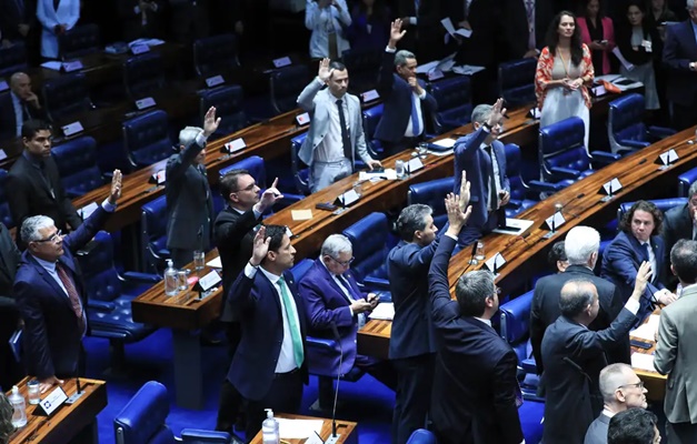 Senado aprova taxação de compras internacionais de até US$ 50