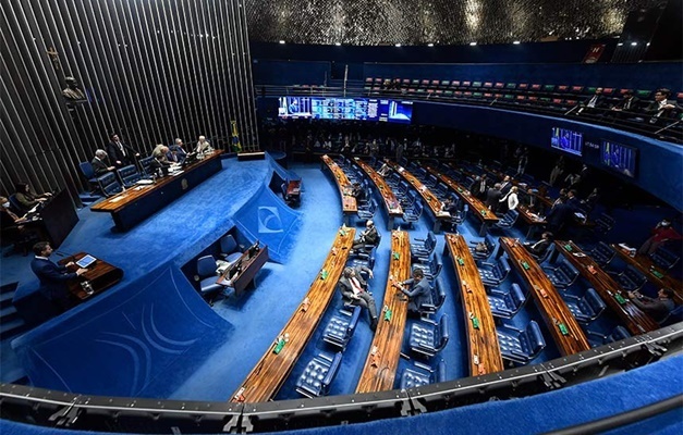 Senadores da oposição criticam medidas do governo sobre IOF