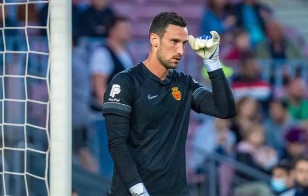 Sergio Rico, goleiro do PSG, continua em coma e em estado grave, diz Hospital